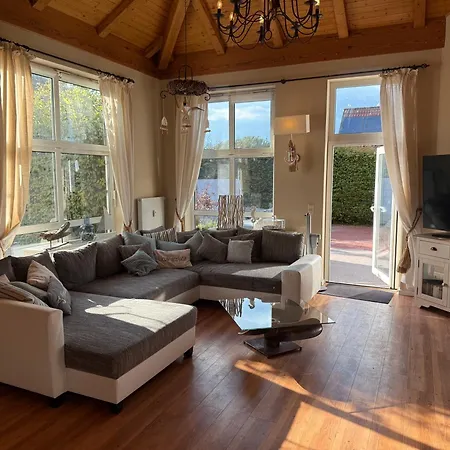 Kuestenloft-leuchturm * Rostock